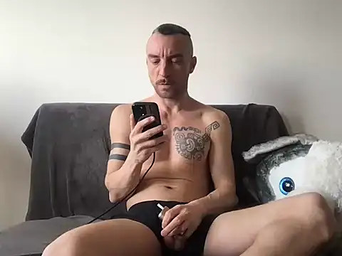 Онлайн чат XXX MikeVersano