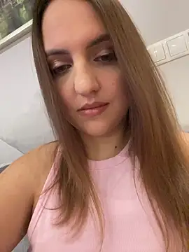 AliceDesmee Chat XXX in diretta