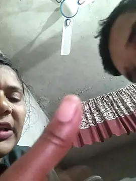 couple_71's Webcam Show