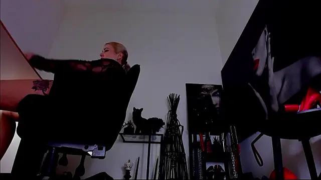 แชท XXX สดของ MistressDemi