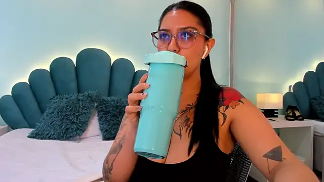 Chat XXX ao vivo de sharlott18