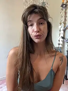 Yara-Lolii Chat XXX in diretta