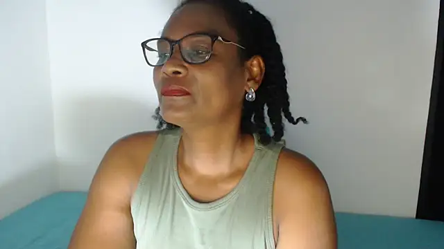 dana-black: διαδικτυακό σόου στην κάμερα