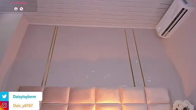 DaisyTaylor__'s Live XXX Chat