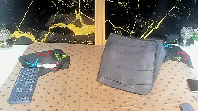 NahomyOwen 即時 XXX 聊天