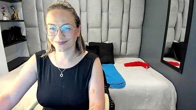 Charlot_milfのライブXXXチャット