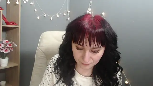 NinaFlawleesのウェブカメラショー