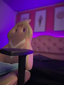 Sasha-18 Adlı Modelin Canlı XXX Sohbeti