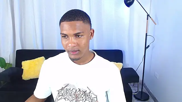 MaxCum18_: διαδικτυακό σόου στην κάμερα