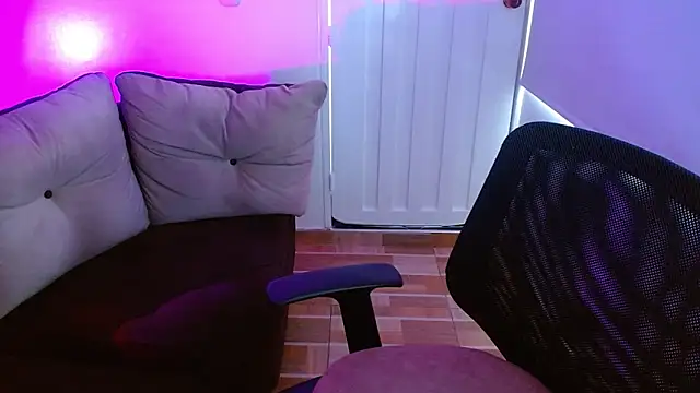 milfrousse লাইভ XXX চ্যাট