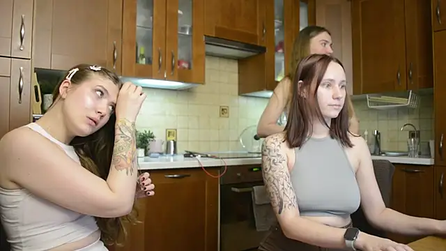 HotCaramellsTV élő XXX-chatje