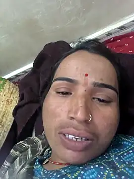 Hot_raaani: διαδικτυακό σόου στην κάμερα