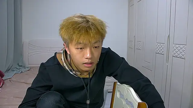 Chocolates-001's Live XXX Chat