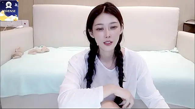 E-ll-A 现场XXX聊天