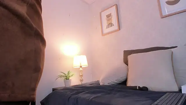 Caroline_dh's Live XXX Chat