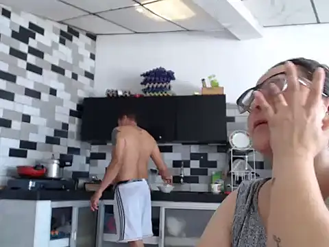 pareja_latina2214 Webcamshow