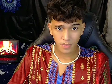 XXX chat uživo modela hugekenbigcock