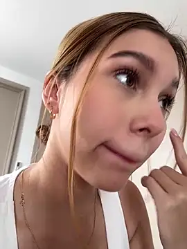 دردشة Nikii__ الجنسية المباشرة