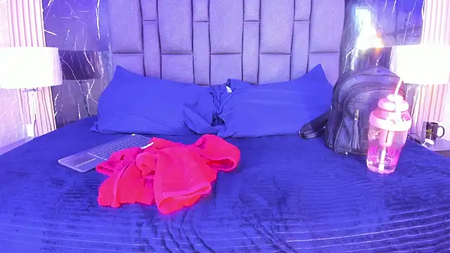 BustyGlow লাইভ XXX চ্যাট