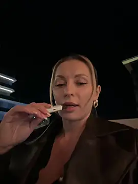 Chatroom XXX en direct de VikaBunny1