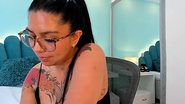 sharlott18 élő XXX-chatje