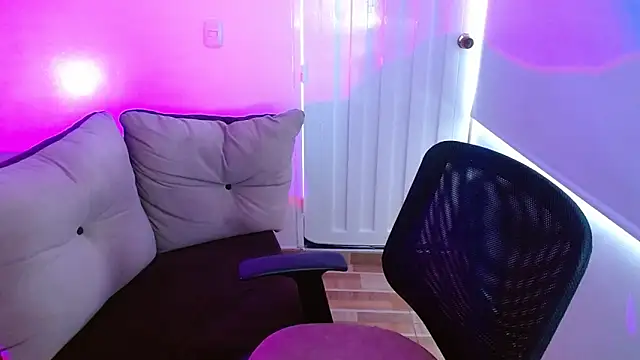 milfrousse: онлайн-секс-чат