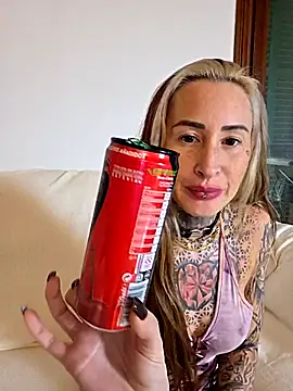 kylie_blck élő XXX-chatje