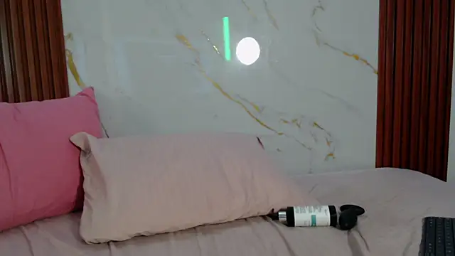 LunaBelluci 现场XXX聊天