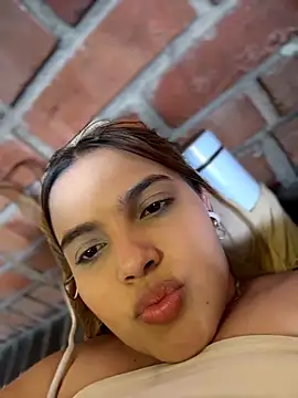 Chat +18 de Colibri_xxx ao vivo