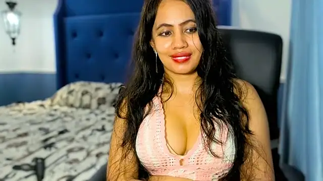 Chat +18 de FannyXhot ao vivo