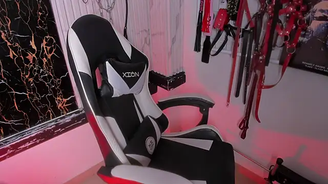 Guxplo_ Chat XXX live