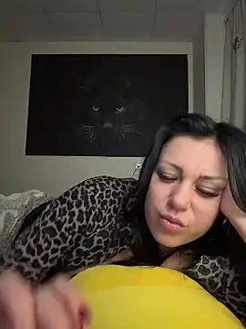 _Mila_Love: διαδικτυακό σόου στην κάμερα