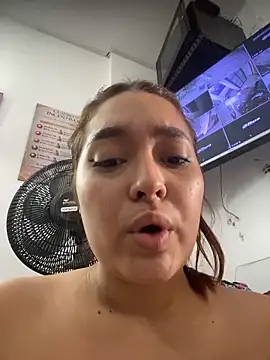 Emily_Harpeer élő XXX-chatje