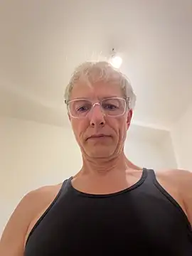 Chatroom XXX en direct de SexyLeon8