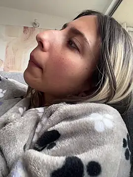 Ameellie Adlı Modelin Canlı XXX Sohbeti