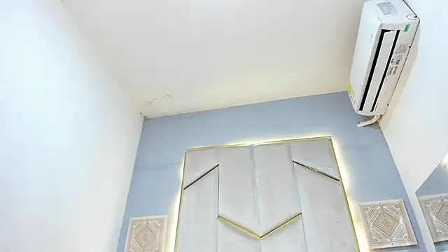 Chat +18 de KarinaaCoxx ao vivo