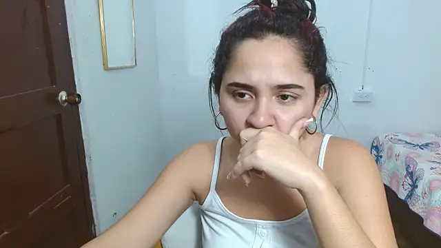 Živý XXX chat Thalian