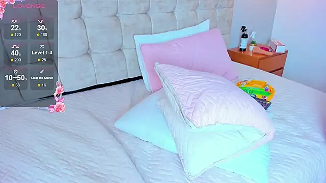 Pokazy przed kamerką – twink_royale18