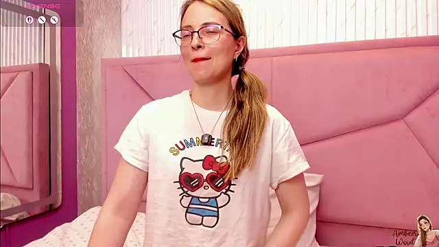 Chatroom XXX en direct de AmbeerWood_