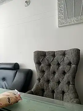 emmyjhonson07 Adlı Modelin Canlı XXX Sohbeti