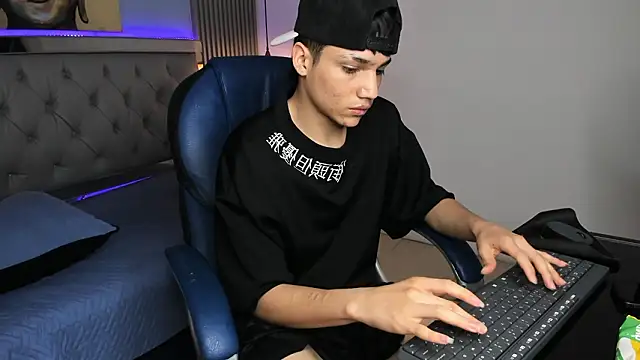 Živý XXX chat SamBlack_