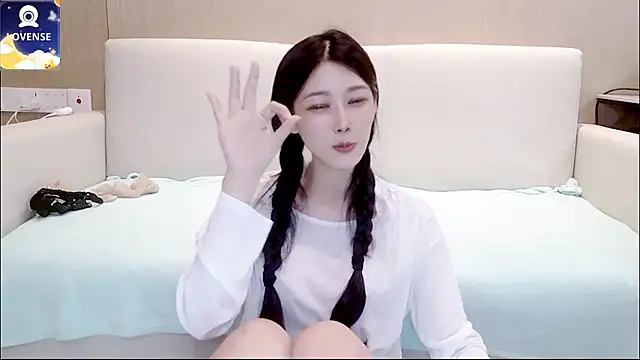 E-ll-An Live XXX chat