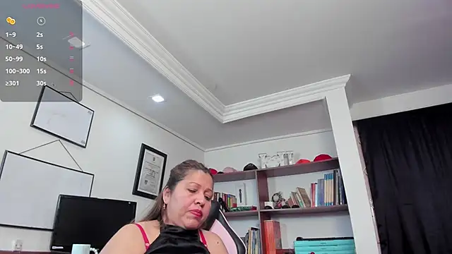 LiaTaylorr 现场XXX聊天