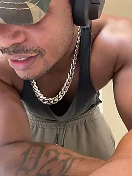 Chatroom XXX en direct de KeYBuMp323