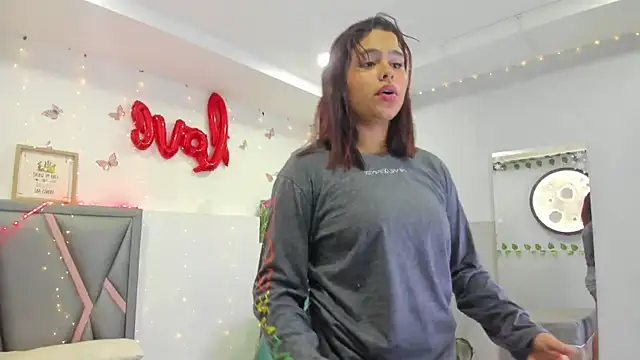 Chat +18 de Sofia_villareal ao vivo