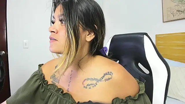 Chat +18 de yesenia_villan ao vivo