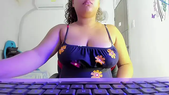 Lunastar02 Adlı Modelin Canlı XXX Sohbeti