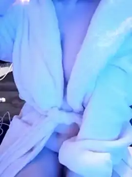 AkuManis webcam show