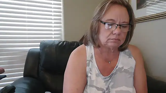 BustyAnnie's Live XXX Chat