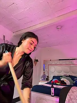 lucianaroy Adlı Modelin Canlı XXX Sohbeti